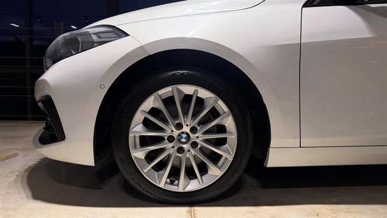 BMW-118i-2020