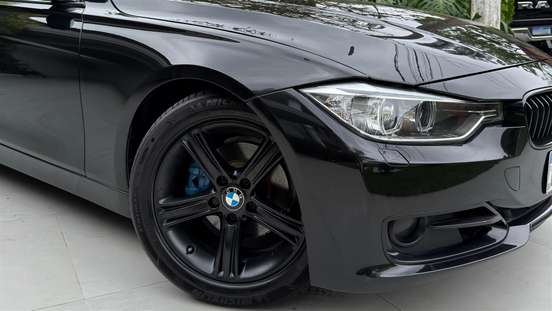 BMW-320i-2015