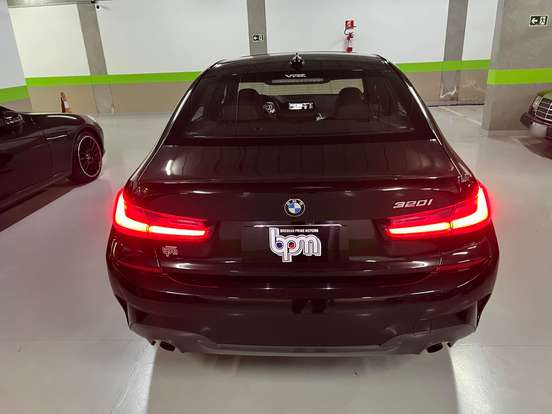 BMW-320i-2022