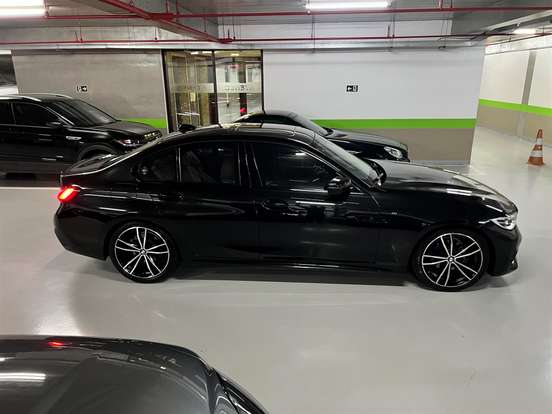BMW-320i-2022