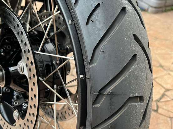 BMW-R 1300 GS TRIPLE BLACK BMW-R 1300 GS TRIPLE BLACK-2025