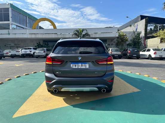 BMW-X1-2021