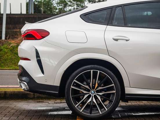 BMW-X6-3.0 TWINPOWER GASOLINA XDRIVE40I M SPORT AUTOMÁTICO BMW-X6-2023