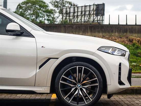 BMW-X6-3.0 TWINPOWER GASOLINA XDRIVE40I M SPORT AUTOMÁTICO BMW-X6-2023