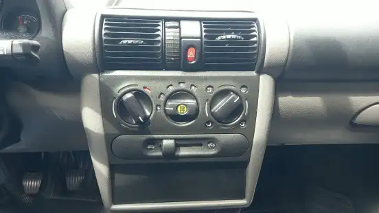 CHEVROLET-CLASSIC-1.0 MPFI LS 8V FLEX 4P MANUAL CHEVROLET-CLASSIC-2012