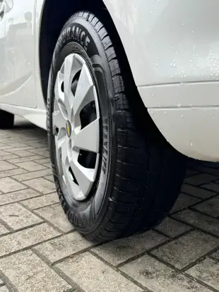 CHEVROLET-ONIX-2015