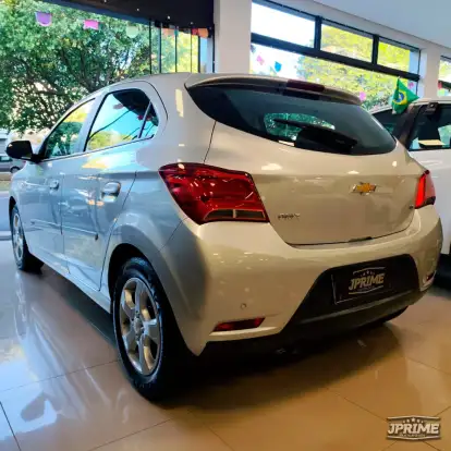CHEVROLET-ONIX-2018