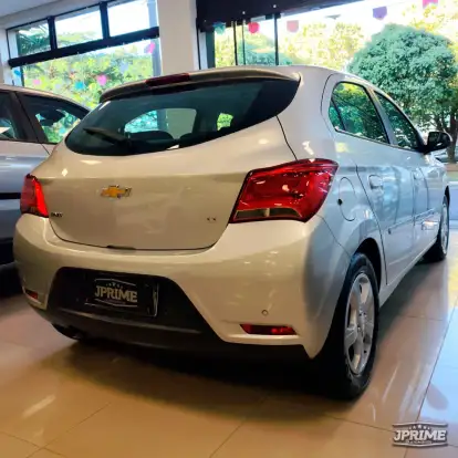 CHEVROLET-ONIX-2018