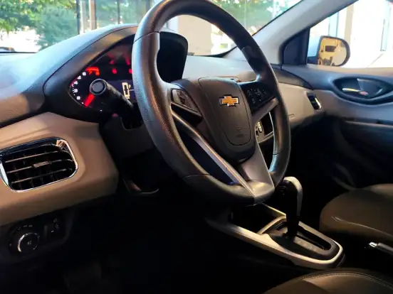 CHEVROLET-ONIX-1.4 MPFI LT 8V FLEX 4P AUTOMÁTICO CHEVROLET-ONIX-2018