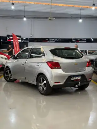 CHEVROLET-ONIX-2019