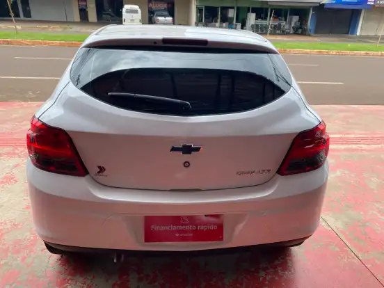 CHEVROLET-ONIX-2015
