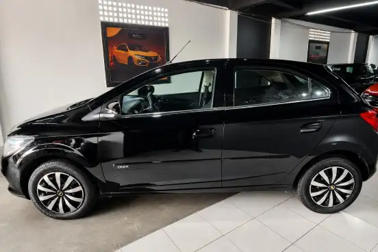 CHEVROLET-ONIX-2013