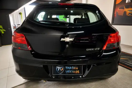 CHEVROLET-ONIX-2013