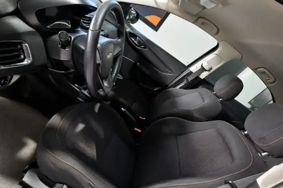 CHEVROLET-ONIX-2013