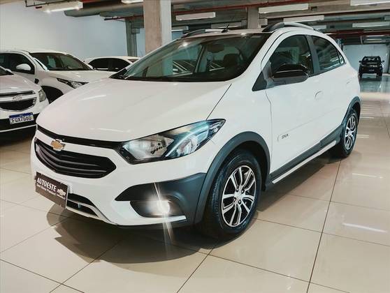 CHEVROLET ONIX 1.4 MPFI ACTIV 8V FLEX 4P AUTOMÁTICO