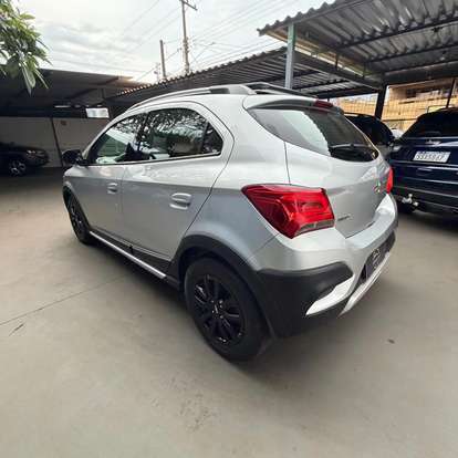 CHEVROLET-ONIX-2018