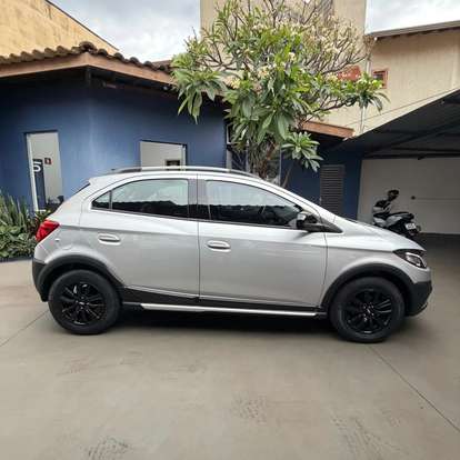 CHEVROLET-ONIX-2018