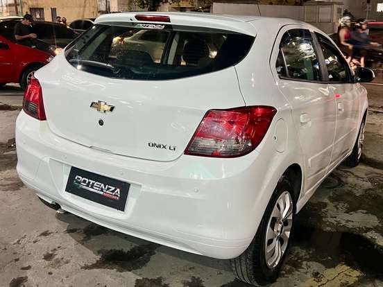 CHEVROLET-ONIX-2016