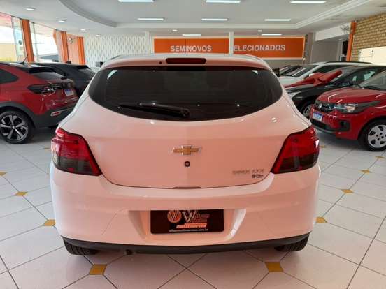 CHEVROLET-ONIX-2015
