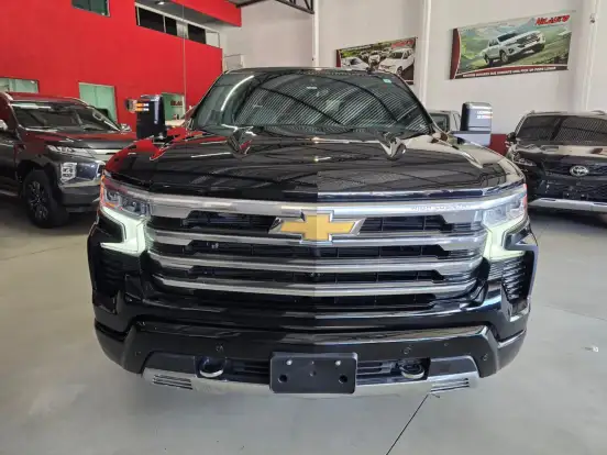 CHEVROLET-SILVERADO-5.3 V8 GASOLINA 1500 HIGH COUNTRY 4X4 AUTOMÁTICO CHEVROLET-SILVERADO-2023