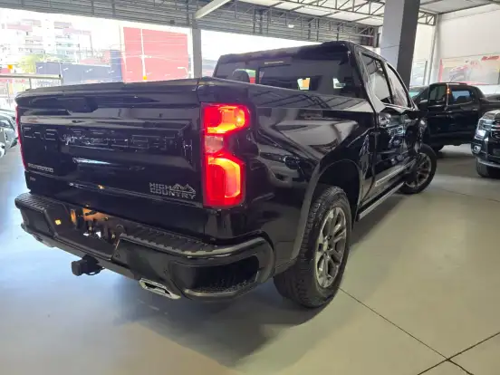 CHEVROLET-SILVERADO-5.3 V8 GASOLINA 1500 HIGH COUNTRY 4X4 AUTOMÁTICO CHEVROLET-SILVERADO-2023