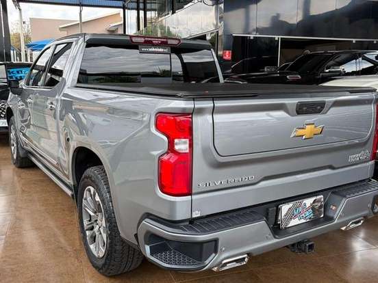CHEVROLET-SILVERADO-5.3 V8 GASOLINA 1500 HIGH COUNTRY 4X4 AUTOMÁTICO CHEVROLET-SILVERADO-2025