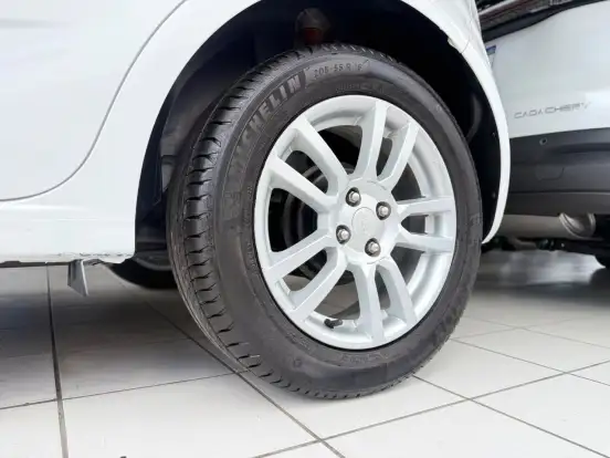 CHEVROLET-SONIC-2013