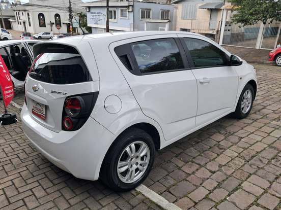 CHEVROLET-SONIC-2013