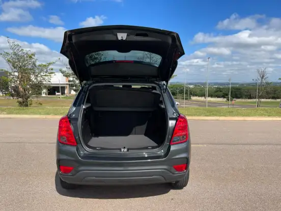 CHEVROLET-TRACKER-2018