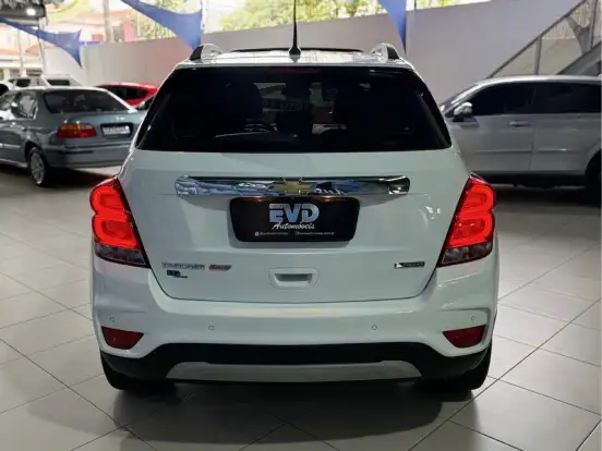CHEVROLET-TRACKER-2017