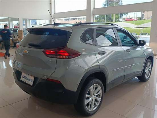 CHEVROLET-TRACKER-2023