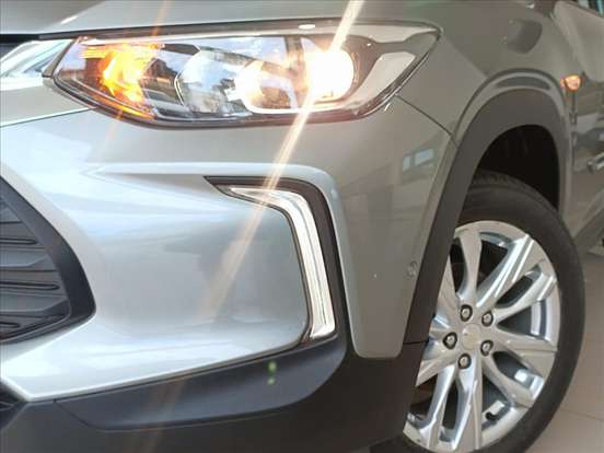 CHEVROLET-TRACKER-2023
