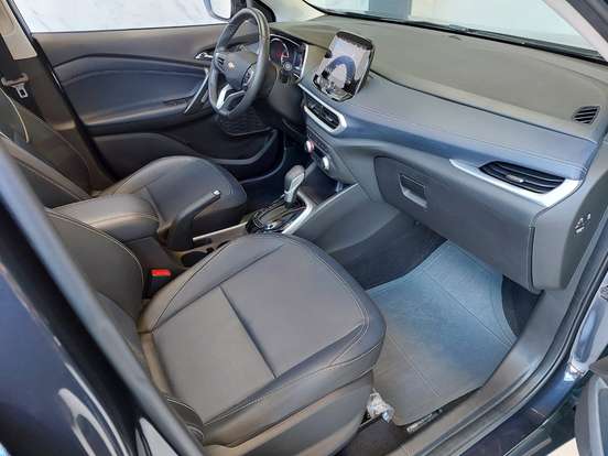 CHEVROLET-TRACKER-2023