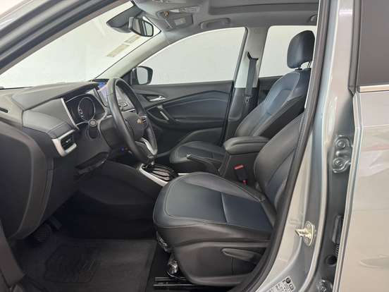 CHEVROLET-TRACKER-2023