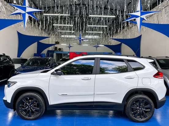 CHEVROLET-TRACKER-2023