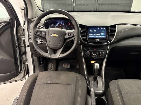 CHEVROLET-TRACKER-2019