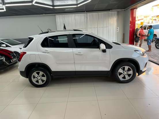 CHEVROLET-TRACKER-2017