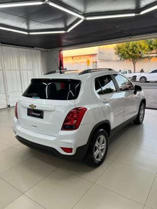 CHEVROLET-TRACKER-2017
