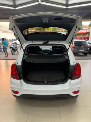 CHEVROLET-TRACKER-2017