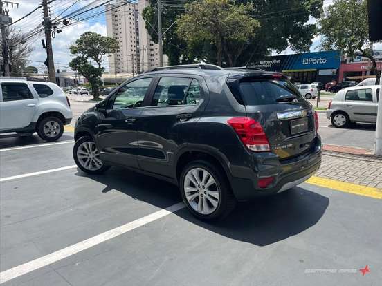 CHEVROLET-TRACKER-2017