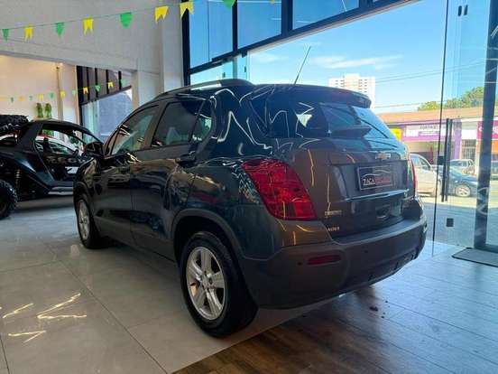 CHEVROLET-TRACKER-2015
