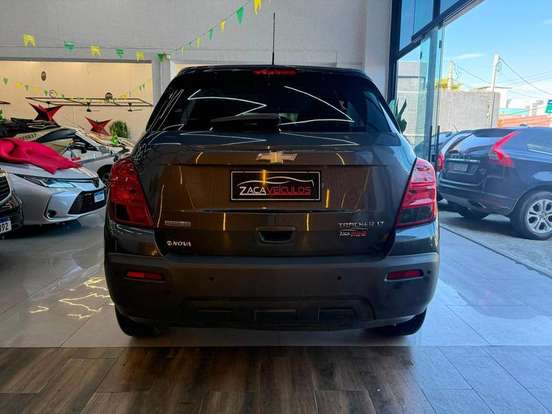CHEVROLET-TRACKER-2015