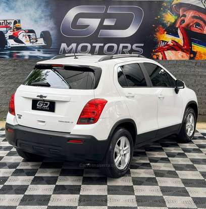 CHEVROLET-TRACKER-2015