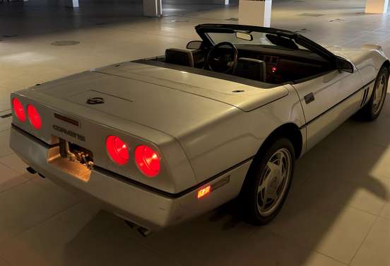 CHEVROLET-CORVETTE-1988