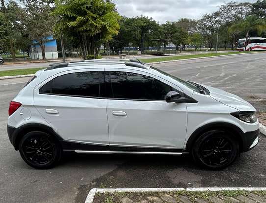 CHEVROLET-ONIX-2018