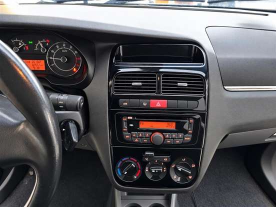 FIAT-LINEA-2011