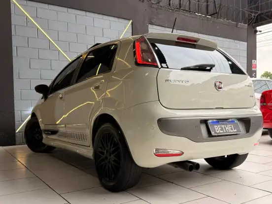 FIAT-PUNTO-1.8 SPORTING 16V FLEX 4P AUTOMATIZADO FIAT-PUNTO-2014