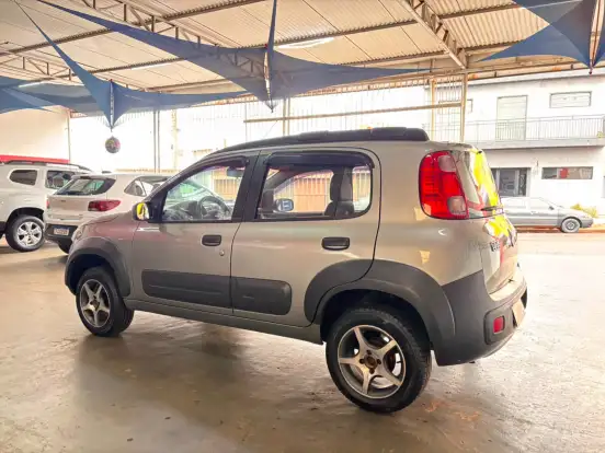 FIAT-UNO-1.0 EVO WAY 8V FLEX 4P MANUAL FIAT-UNO-2011