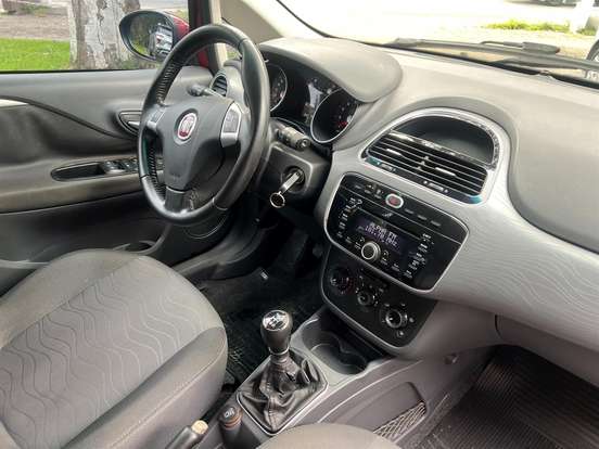 FIAT-PUNTO-2015