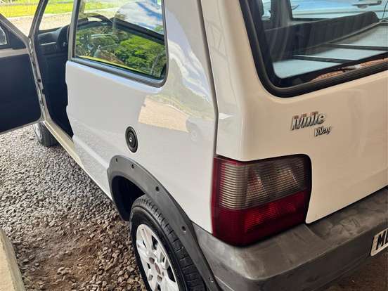 FIAT-UNO-1.0 MPI MILLE WAY ECONOMY 8V FLEX 2P MANUAL FIAT-UNO-2013
